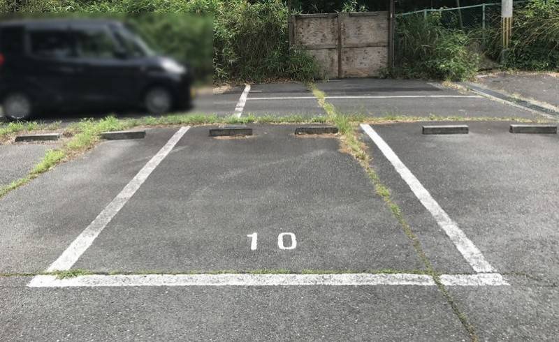 駐車場は徒歩20秒！。ミニバン駐車可です(2.7x5.0m)